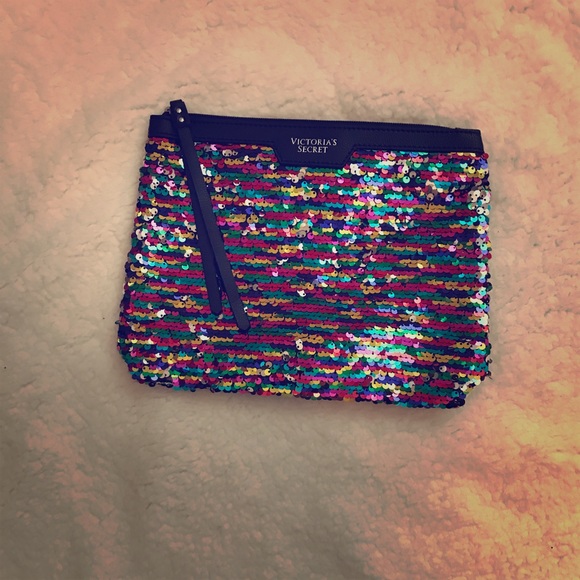 Victoria's Secret Handbags - NWT Victoria’s Secret sparkle wristlet.